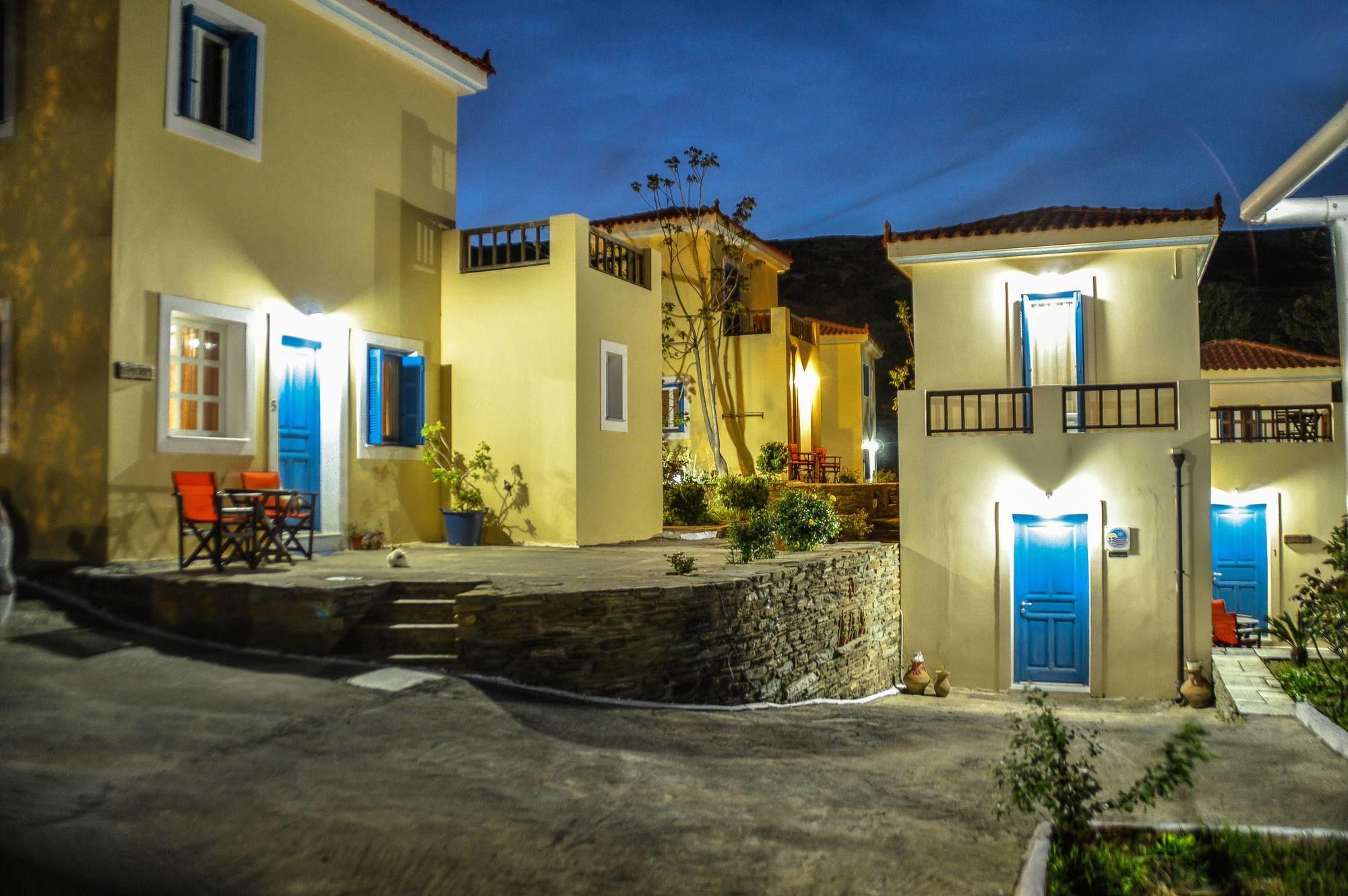 Mainades Maisonettes & Studios Menites Exterior photo